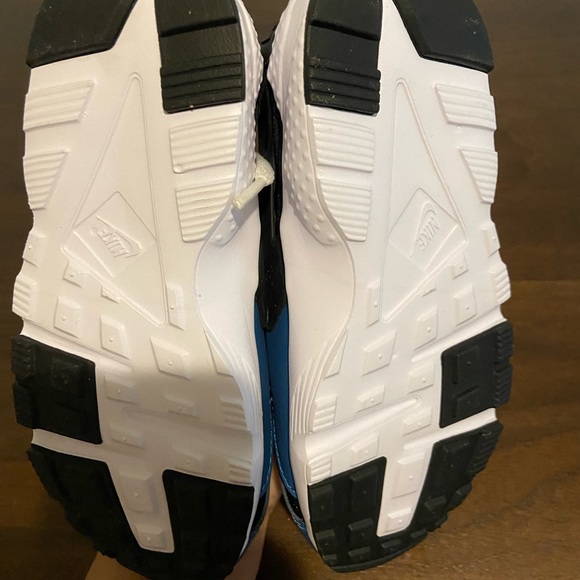 Nike pre school size 12 huaraches - Picture 4 of 5